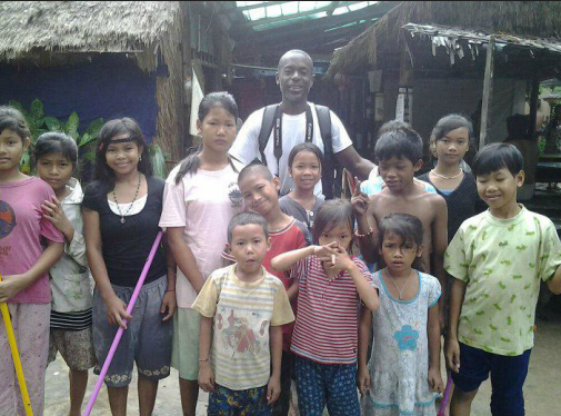 garth harvey visiting cambodia orphanage